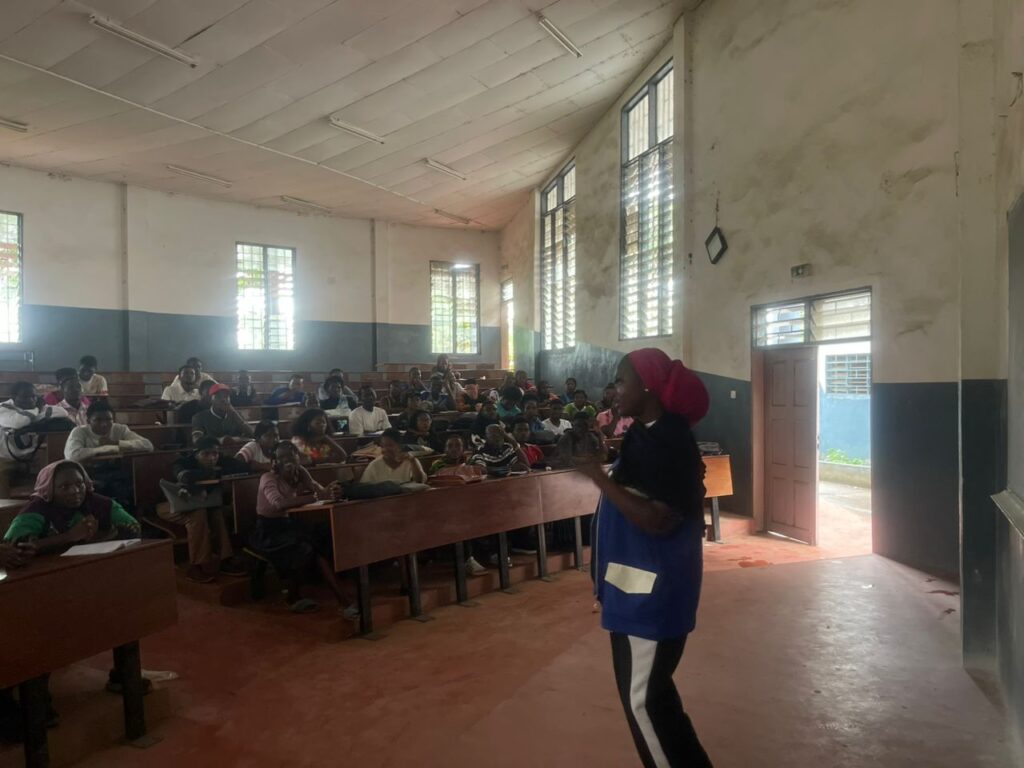 Image taken during one of the AI prompting class